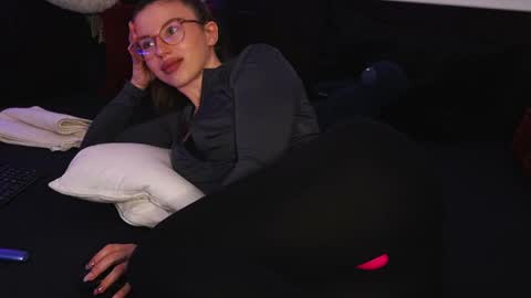 Aelia online show from 04-16-26, 05:47