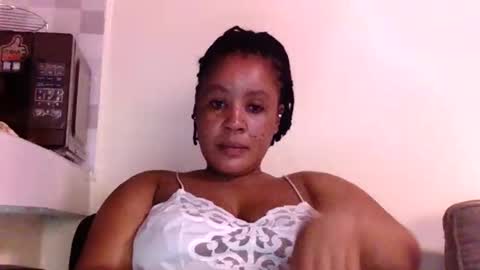 Snapshot of african005 chatting on 12-21-25, 08:16 loise online show from 12-21-25, 08:16