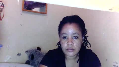 Snapshot of african005 chatting on 01-13-26, 08:30 loise online show from 01-13-26, 08:30