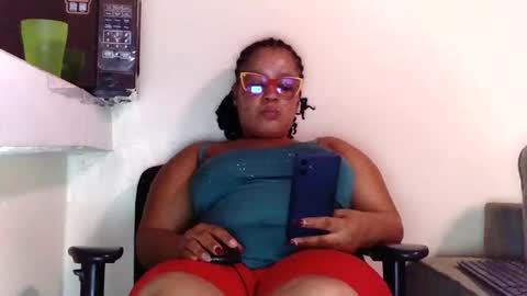 Snapshot of african005 chatting on 02-20-26, 08:09 loise online show from 02-20-26, 08:09