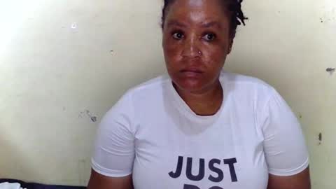 Snapshot of african005 chatting on 03-15-26, 04:02 loise online show from 03-15-26, 04:02