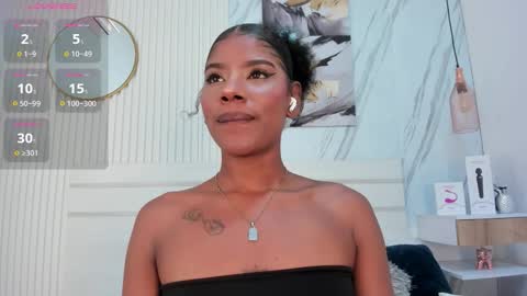 Snapshot of afro_luna chatting on 11-25-25, 11:43 Afro Luna online show from 11-25-25, 11:43