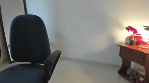 Lorena online show from 12-17-25, 01:17