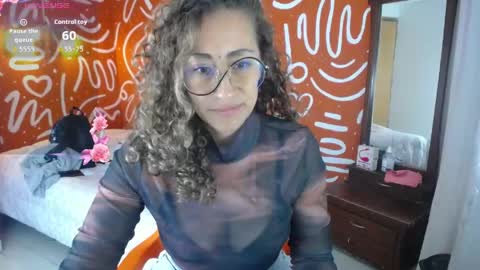 Snapshot of afrodita_solis chatting on 06-01-26, 10:44 afrodita_solis online show from 06-01-26, 10:44