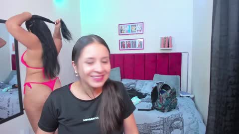 Snapshot of afroditaandsoffi chatting on 01-08-25, 12:05 Afrodita Chery y Hermione online show from 01-08-25, 12:05