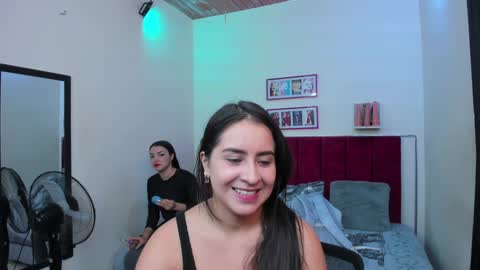 Snapshot of afroditaandsoffi chatting on 01-14-25, 11:53 Afrodita Chery y Hermione online show from 01-14-25, 11:53