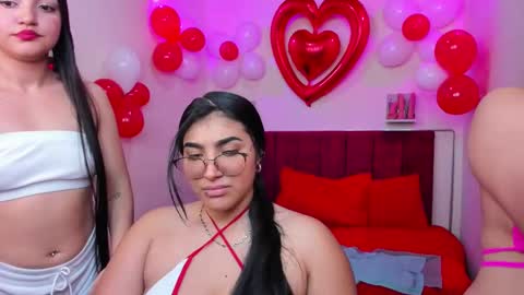 Snapshot of afroditaandsoffi chatting on 02-14-25, 03:36 Afrodita Chery y Hermione online show from 02-14-25, 03:36