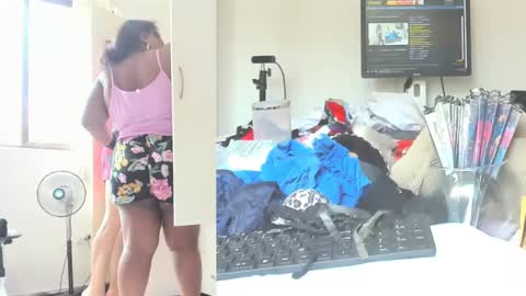 Snapshot of afroditacute16 chatting on 12-15-24, 04:59 afroditacute16 online show from 12-15-24, 04:59