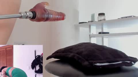 Snapshot of afroditacute16 chatting on 10-07-25, 06:27 afroditacute16 online show from 10-07-25, 06:27