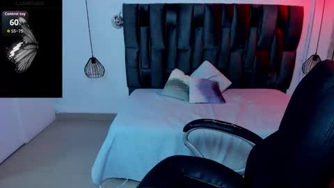 Snapshot of afroditaleclair chatting on 12-19-25, 07:10 Afrodita online show from 12-19-25, 07:10