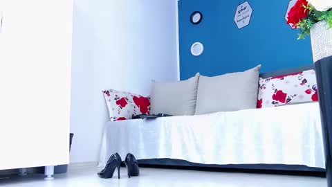 Snapshot of afroditha_ chatting on 02-19-25, 06:00 Amalia online show from 02-19-25, 06:00