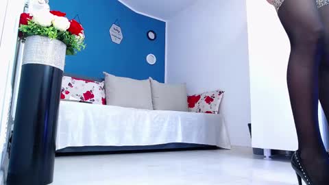 Snapshot of afroditha_ chatting on 02-25-25, 04:21 Amalia online show from 02-25-25, 04:21