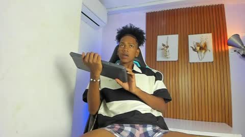 Snapshot of afrowayuu chatting on 05-20-26, 05:52 afrowayuu online show from 05-20-26, 05:52