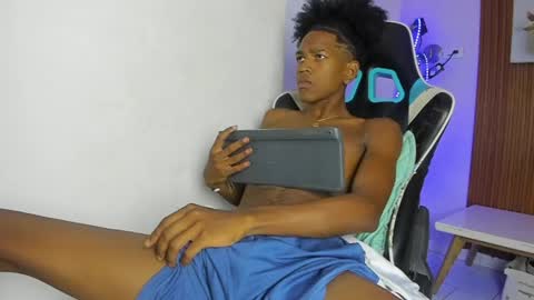 Snapshot of afrowayuu chatting on 05-21-26, 06:15 afrowayuu online show from 05-21-26, 06:15