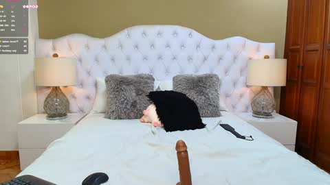 Snapshot of agatha_lenon chatting on 01-30-25, 10:41 Agatha online show from 01-30-25, 10:41