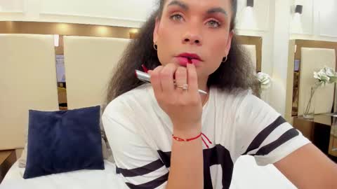 Agatha Mendoza  online show from 11-12-25, 11:47