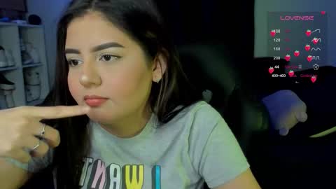 Snapshot of agatha_riccie chatting on 10-12-25, 04:44 Cat online show from 10-12-25, 04:44