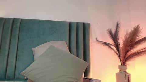 Agathaa white online show from 09-27-25, 01:32