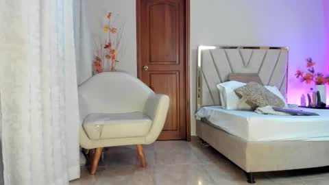 Agathaa white online show from 11-22-25, 12:04