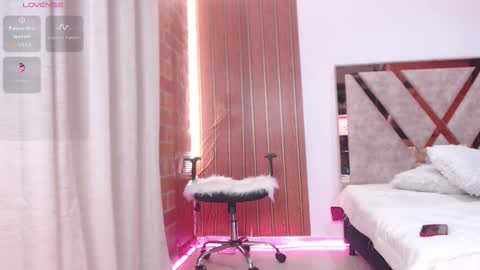 Agathaa white online show from 11-28-25, 10:51