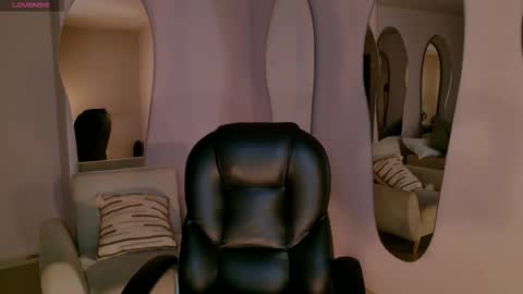 Snapshot of agathakondo chatting on 02-12-26, 08:04 Agatha online show from 02-12-26, 08:04