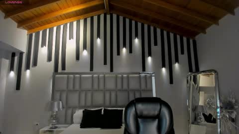 Agatha online show from 03-30-26, 12:00