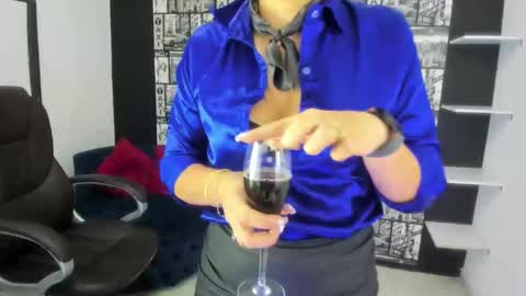 Snapshot of aghata_moon chatting on 01-18-25, 11:00 Aghata Moon online show from 01-18-25, 11:00