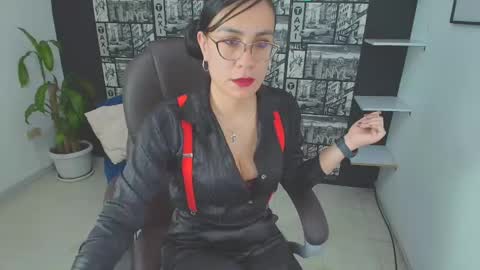 Snapshot of aghata_moon chatting on 02-15-25, 05:28 Aghata Moon online show from 02-15-25, 05:28