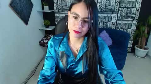 Snapshot of aghata_moon chatting on 11-23-25, 04:29 Aghata Moon online show from 11-23-25, 04:29