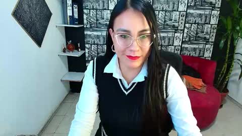 Snapshot of aghata_moon chatting on 02-11-26, 02:11 Aghata Moon online show from 02-11-26, 02:11