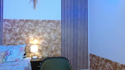 aghata walkerl online show from 04-06-26, 09:21