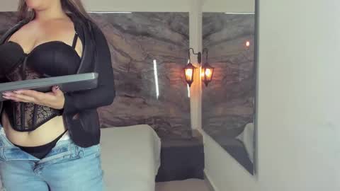 agnes_02 online show from 10-18-25, 11:44