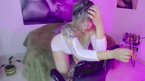 Snapshot of agnes_blackmore chatting on 12-03-24, 04:25 Lily online show from 12-03-24, 04:25