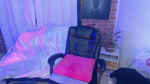 Snapshot of agnes_blackmore chatting on 02-07-26, 12:47 Lily online show from 02-07-26, 12:47