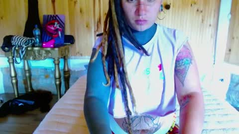 Snapshot of agness_6 chatting on 05-10-26, 01:27 Agness online show from 05-10-26, 01:27