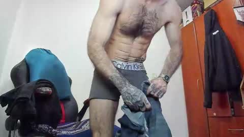 Agustin online show from 11-08-25, 07:34