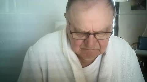 Snapshot of ahmole chatting on 12-12-24, 10:02 Ole online show from 12-12-24, 10:02