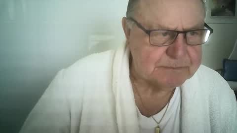 Snapshot of ahmole chatting on 12-12-24, 01:39 Ole online show from 12-12-24, 01:39