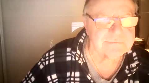 Snapshot of ahmole chatting on 12-30-24, 10:55 Ole online show from 12-30-24, 10:55