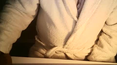 Snapshot of ahmole chatting on 11-10-25, 01:48 Ole online show from 11-10-25, 01:48