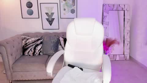 AIDA ADAMS online show from 01-12-25, 11:15