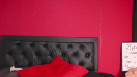 Snapshot of aiilynn_1 chatting on 04-30-26, 01:12 Ailyn online show from 04-30-26, 01:12