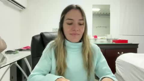 Aile online show from 10-26-25, 03:12