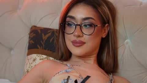 Snapshot of aileenaxa chatting on 05-16-26, 07:34 Aileen online show from 05-16-26, 07:34