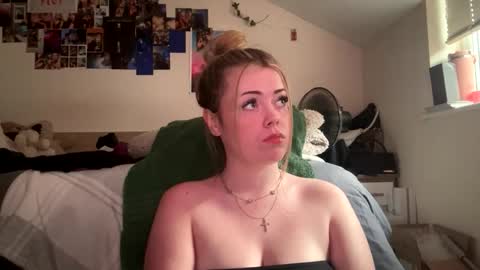 Snapshot of aimsbunny chatting on 05-30-26, 04:20 aimsbunny online show from 05-30-26, 04:20