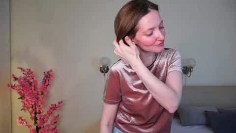 Sofia help me get 50 thumbs up online show from 05-10-26, 06:18