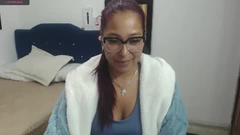 Snapshot of aisha_french chatting on 06-09-26, 01:56 aisha_french online show from 06-09-26, 01:56