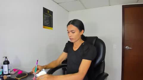 Snapshot of aisha_hotts777 chatting on 12-21-25, 04:41 Aisha online show from 12-21-25, 04:41