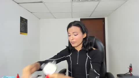 Snapshot of aisha_hotts777 chatting on 02-10-26, 04:05 Aisha online show from 02-10-26, 04:05