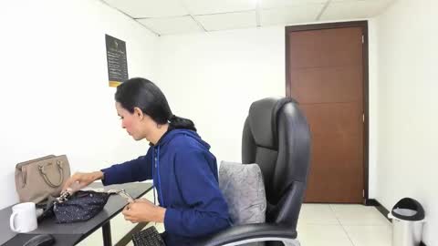 Aisha online show from 03-30-26, 03:51